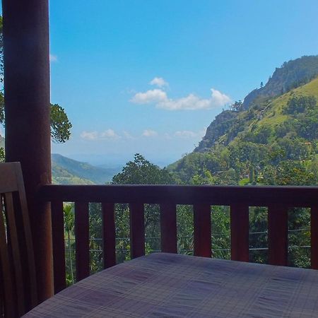 Blue Ribbon Homestay Ella Bagian luar foto
